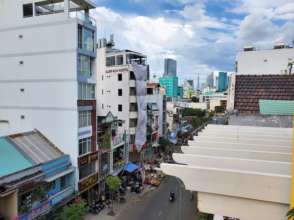 Grandma Lu - Banh Mi Coffee & Hostel