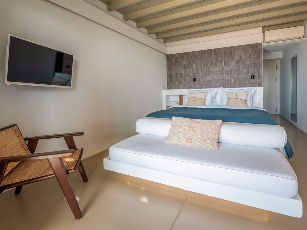 Kounoupas Complex by Mykonos Rocks