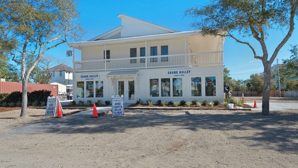 5BR Getaway w/ Private Pool, Golf Cart, 4 Bikes & 30A Convenience!