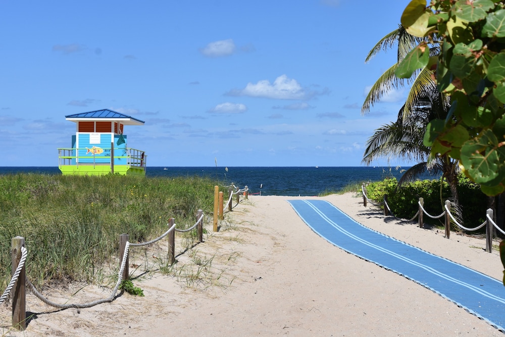 Bahama Beach Club of Pompano