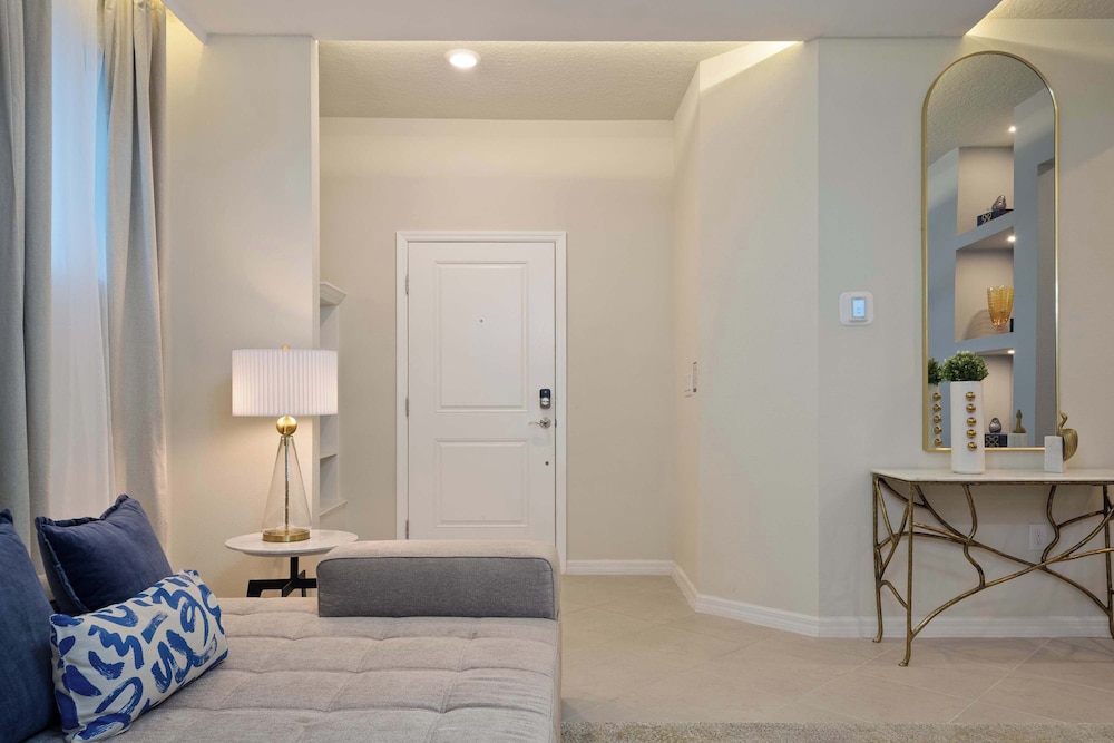 Luxurious Windsor Cay Villa Private Pool, Epic Game Room & Minutes to Disney!