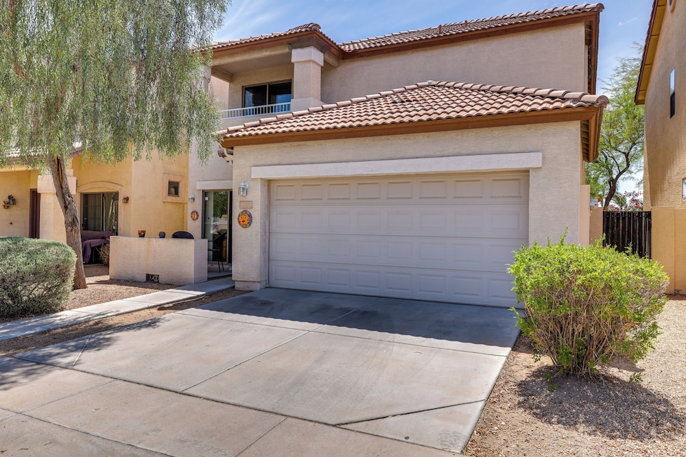 2 Mi to Desert Diamond Arena: Home w/ Patio!