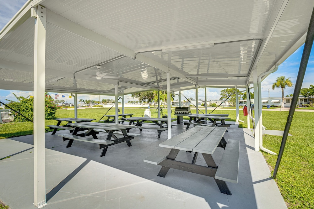 4 Mi to Dtwn Sarasota! Family Home w/ Pool Access
