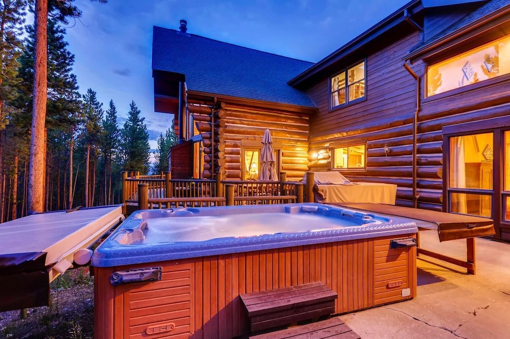 Ski Classic Lodge view 3
