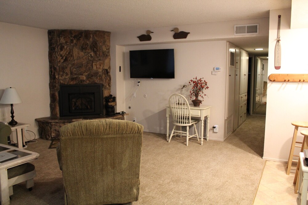 Altomare's Bavarian Ge 1148ha 3 Bedroom Condo