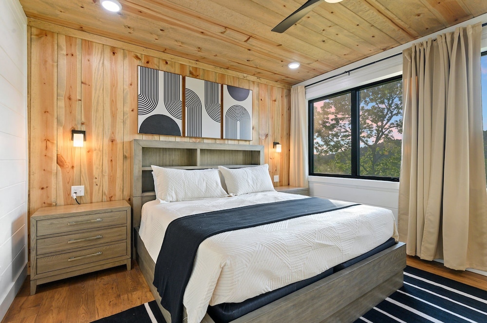 Luxury Retreat in Broken Bow