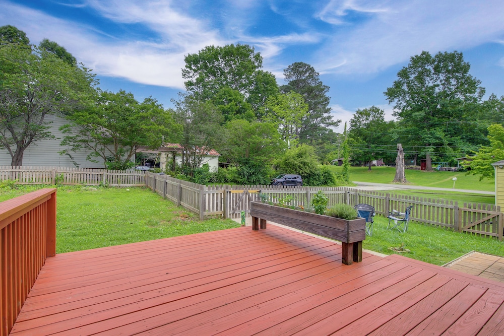 Commuter-friendly Home: 3 Mi to Dtwn Knoxville!