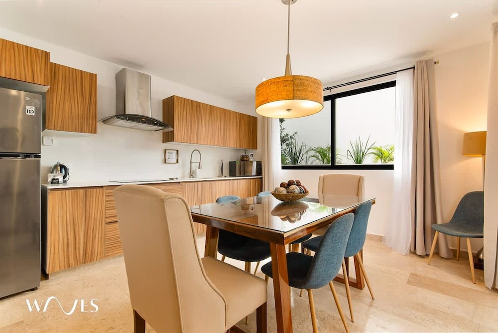 Colorful Perfect Located 2 Br w Great Amenities