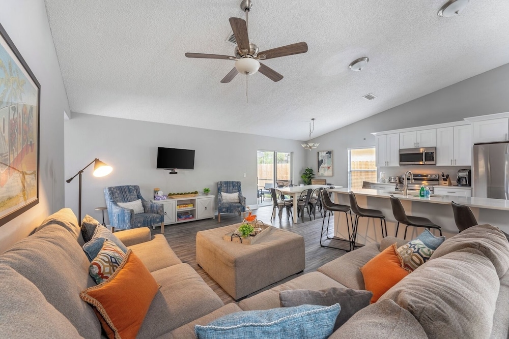 Heated Pool & Bathtub 4BR Near Disney