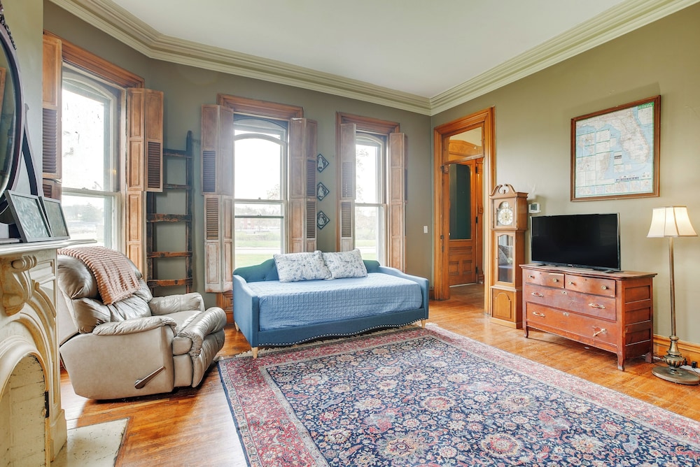 Family Home Near Franklin Historic District