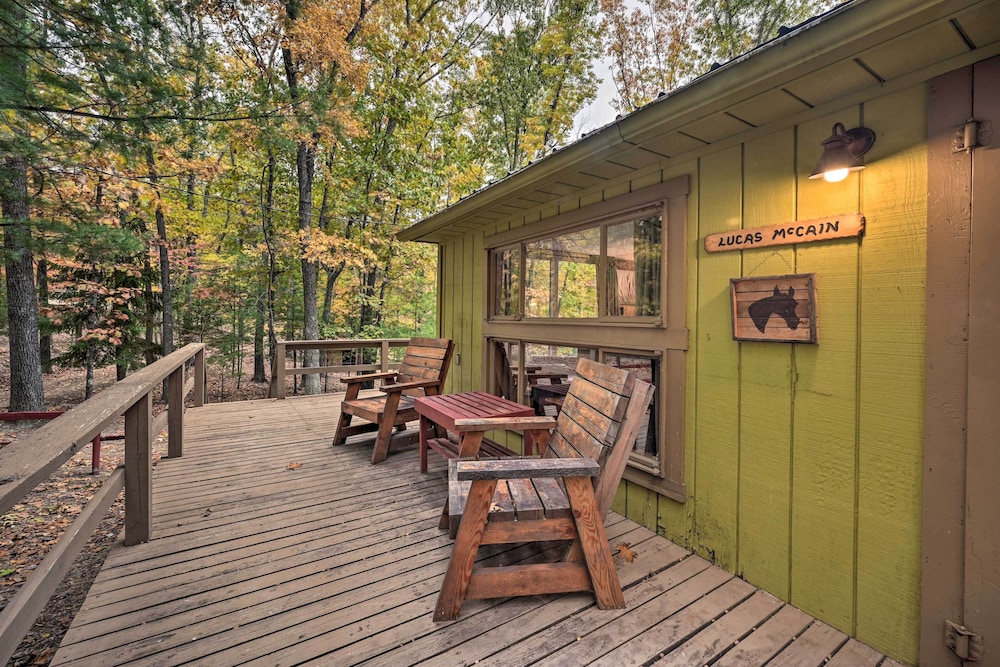 5 Mi to Raystown Lake Launch: Lucas Mccain Cabin view 3