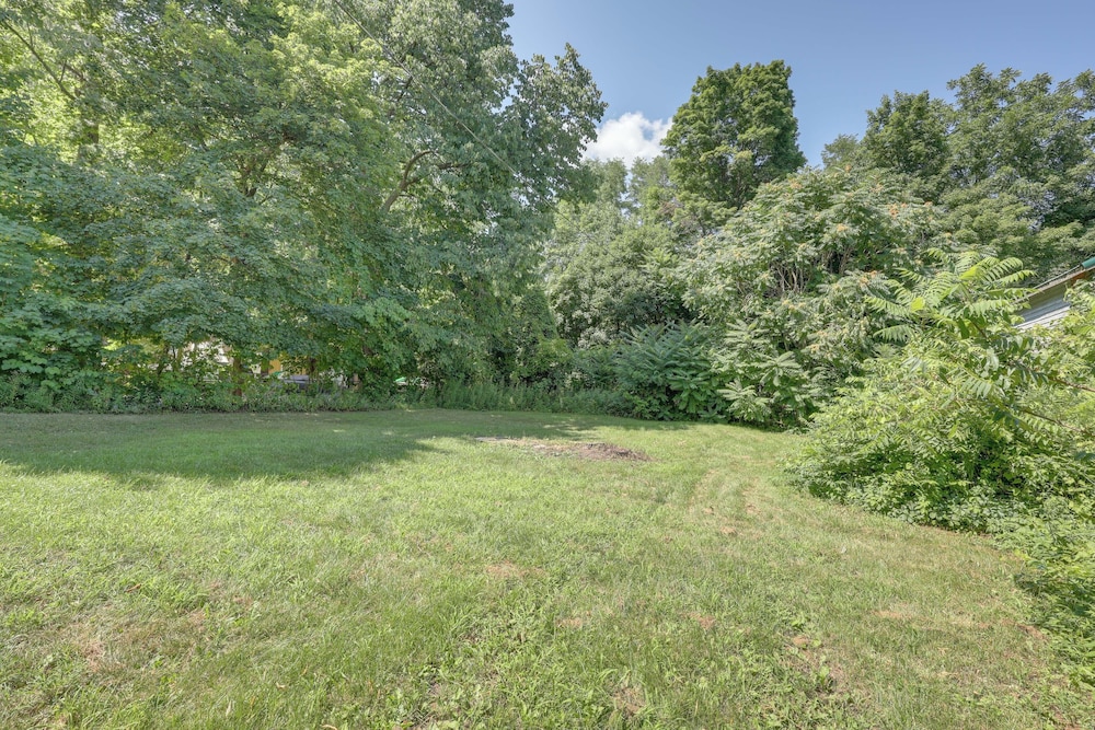 Walk to Town: Bath Apt Near Keuka Lake Wine Trail