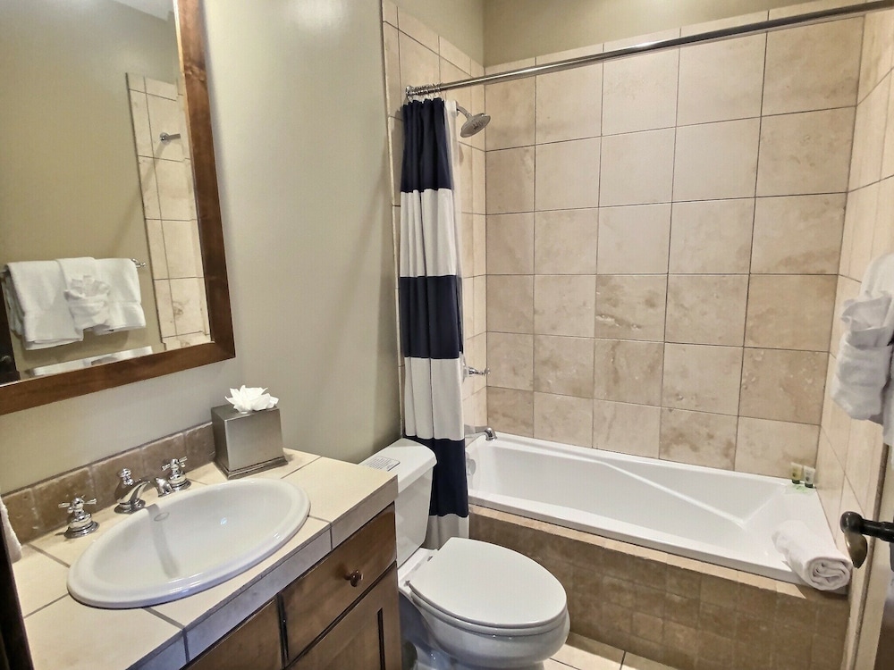 Ski Ya Soon At Silver Star! 2 Bedroom Condo