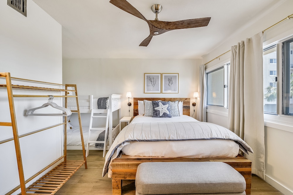 Pinnacle Port by Book That Condo view 4