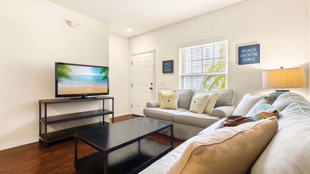 Upstay Modern 3BR Townhome w Pool Near Disney