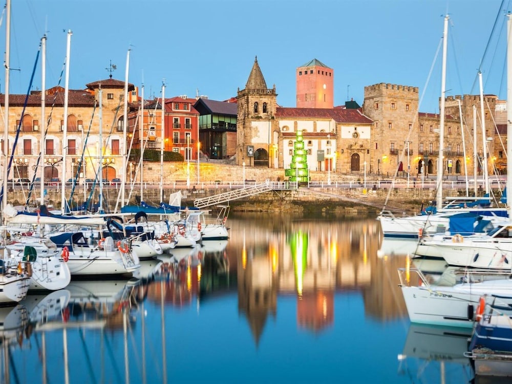 Apartment in Gijon Near San Lorenzo Beach