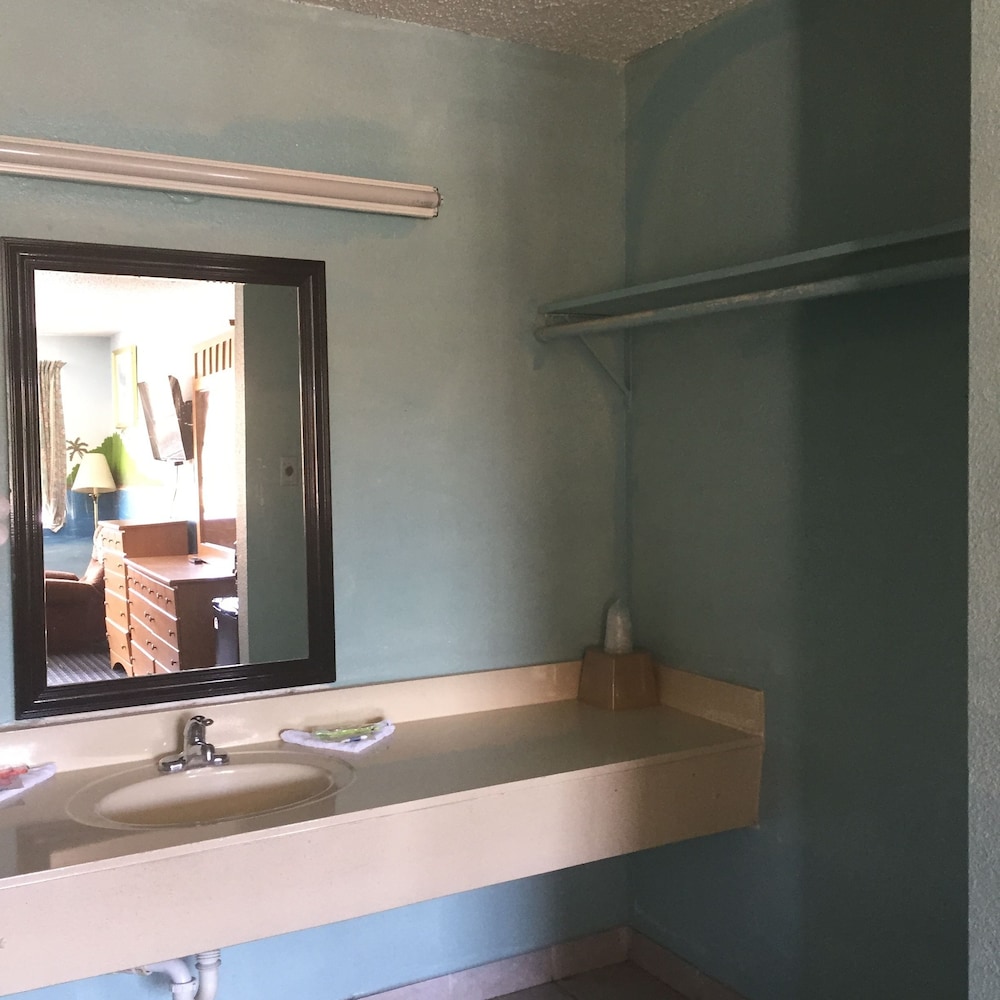 Guest Inn & Suites