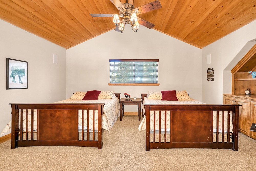 Timber Lodge - 5 Min to Shaver Lake! view 4