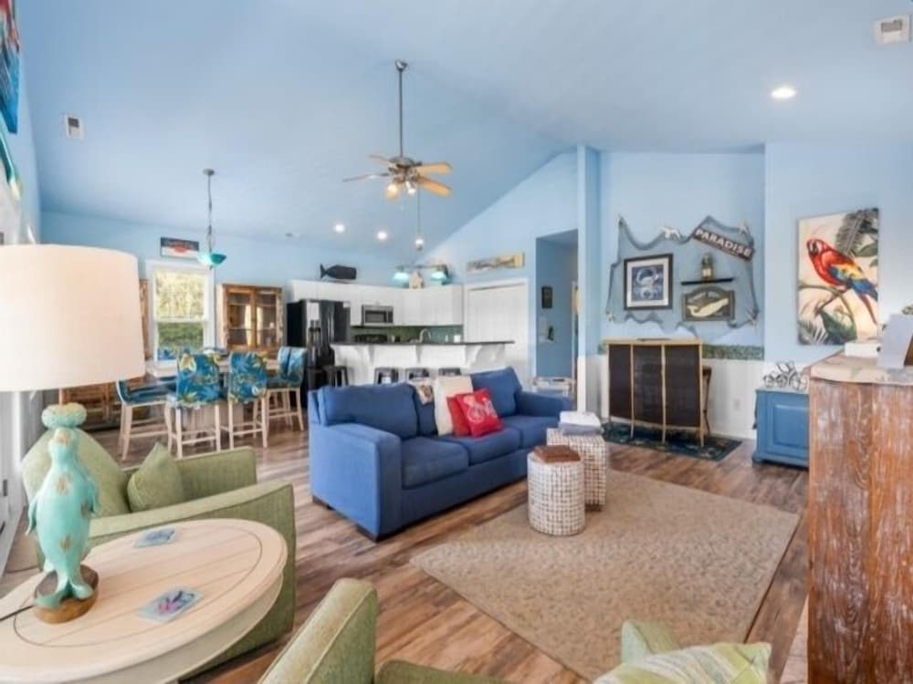 Atlantis Blue - Relaxing Beach Getaway Home Directly Across The Street From Beach Access! 5 Bedroom Home by RedAwning