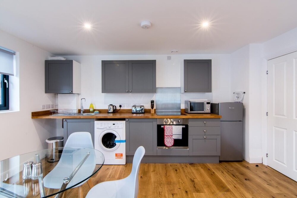 Stunning 2bed Flat in Bond House view 5
