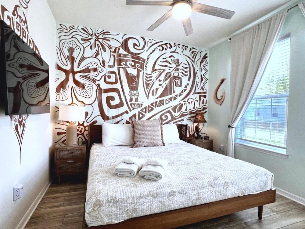 Stunning Themed 7 Bed Pool Home With Theater-3229l 7 Bedroom Home