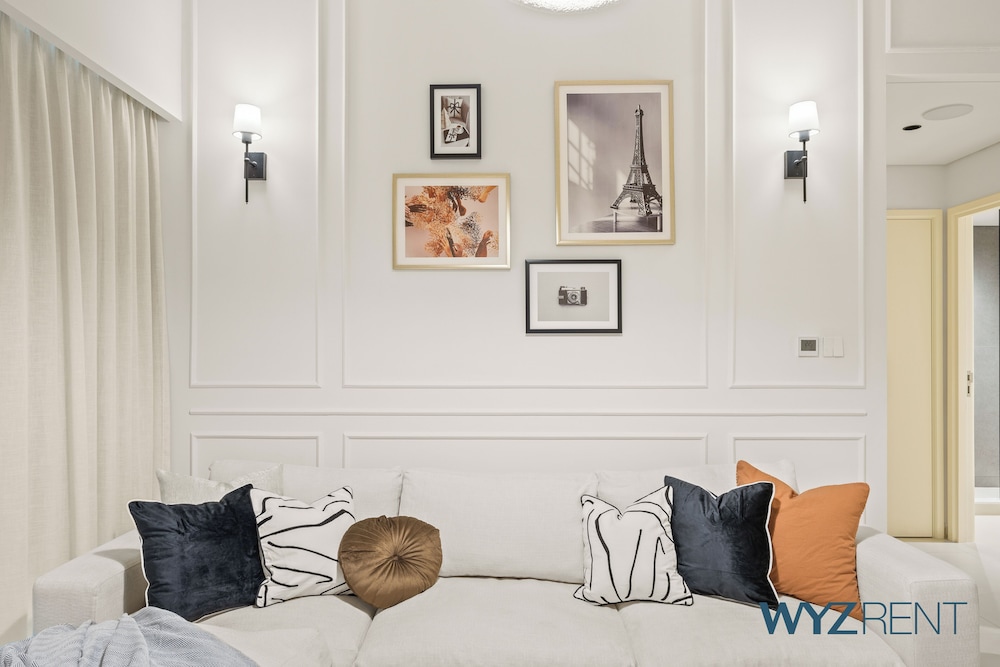 Alluring Parisian 1Br in Burj Crown