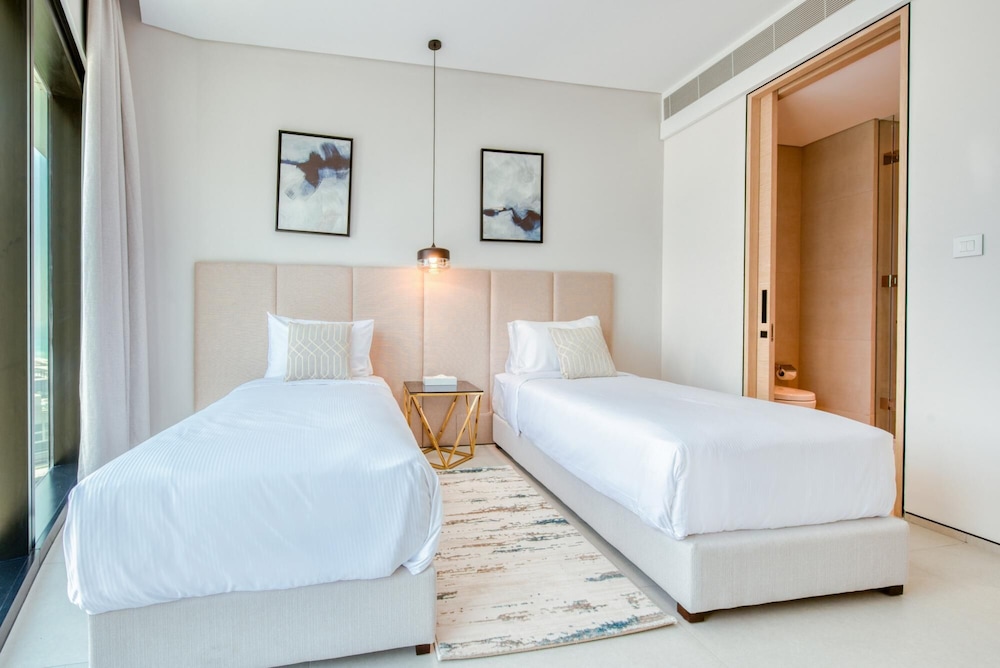 Luxury Sea View 3BR Maid Apt at the Address JBR