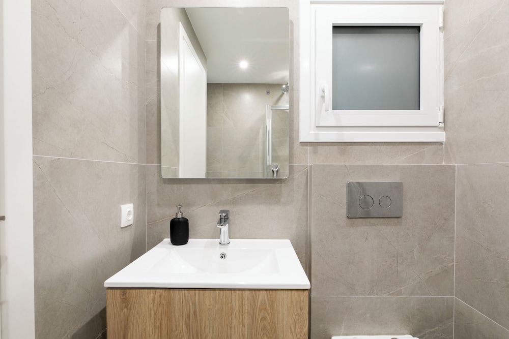 Anatoli - Athenian 2-BR Apartment in Athens