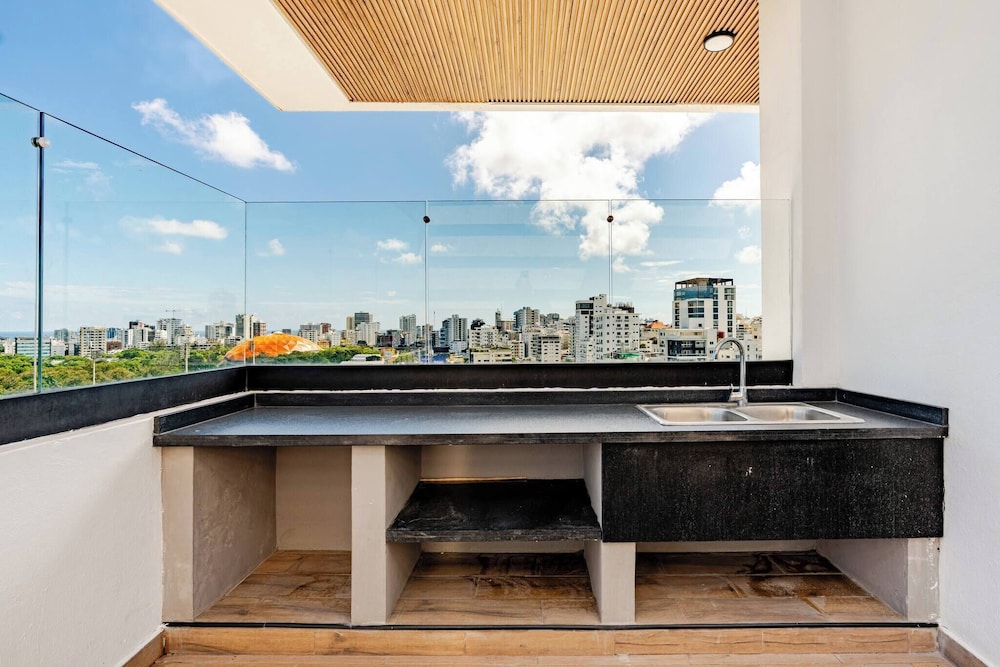 Luxurious Santo Domingo Apartment in Heart of the City, Wifi, Pool, Parking Free