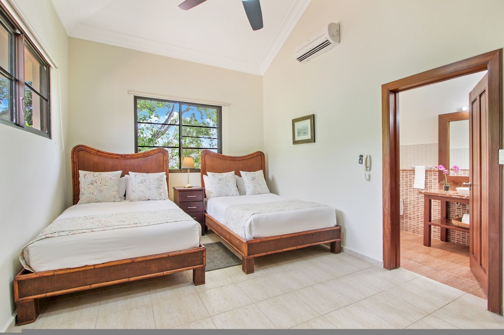 Beautiful Villa Tortuga at Puntacana Resort Club Pool Garden Golf Cart Maid