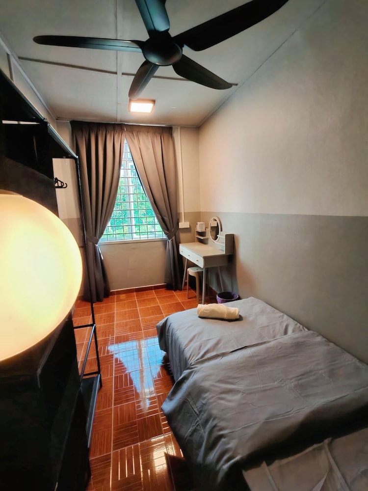 Comfy Tok Sira Home Kuantan 5 BR