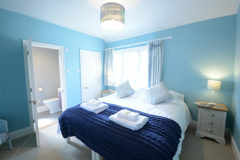 Holly Lodge