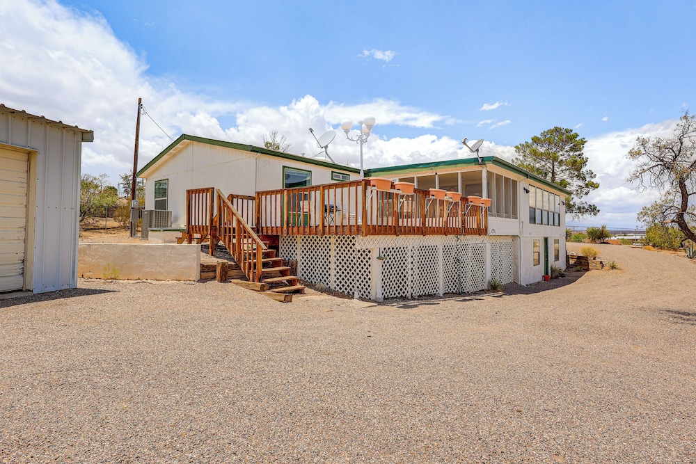 1 Mi to Lake: Home w/ Deck in Elephant Butte