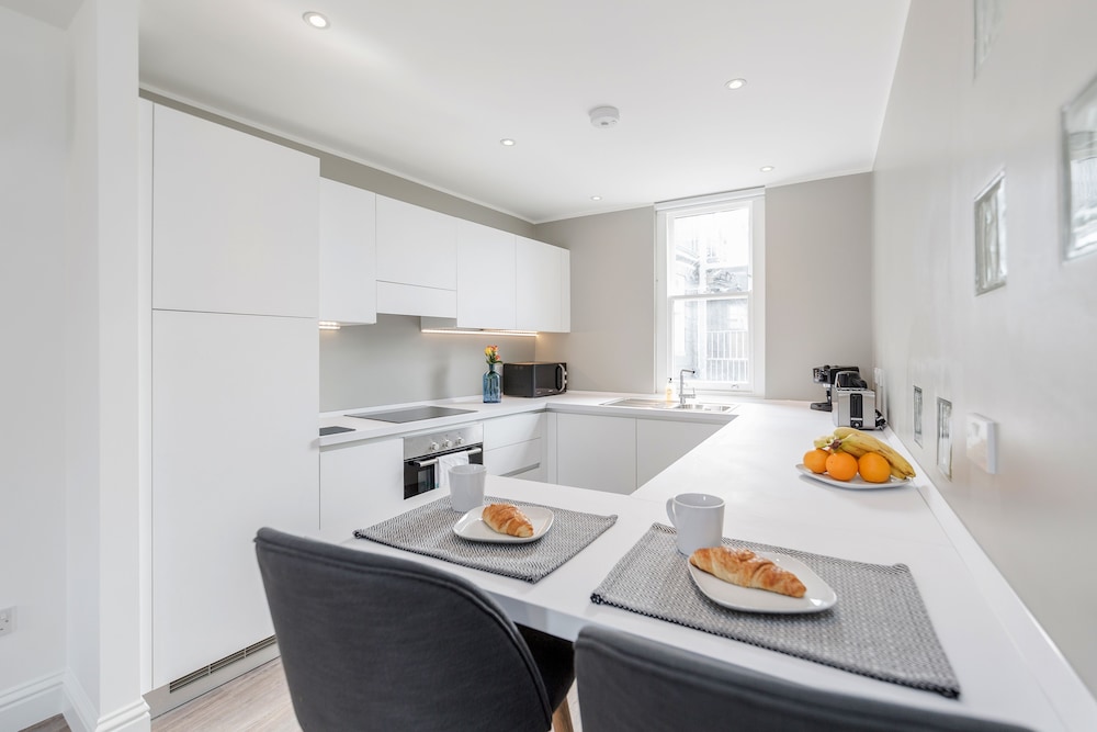 Soho Apartments by BaseToGo