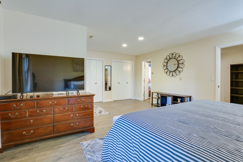 Modern Vernon Township Condo Near Ski & Water Park view 2