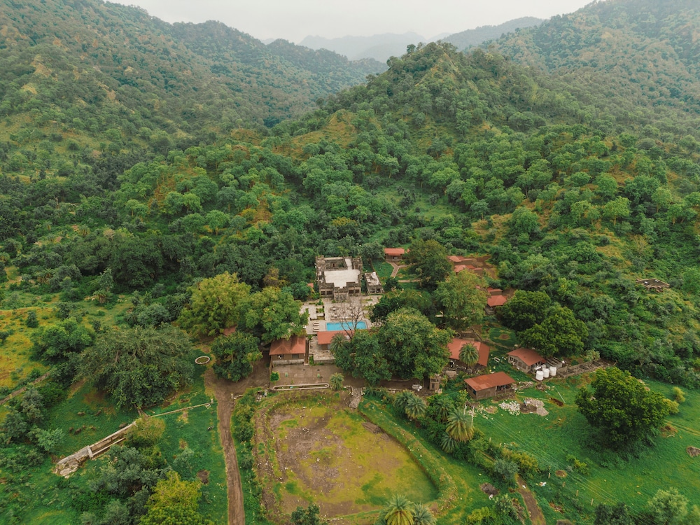 Aloof The Jungle Lodge Ghanerao