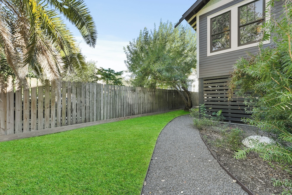 Ebb and Glow Retreat by Ryson Vacation Rentals