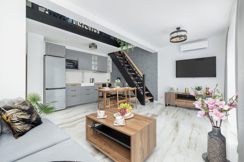 Two-level Apartment by Renters Prestige
