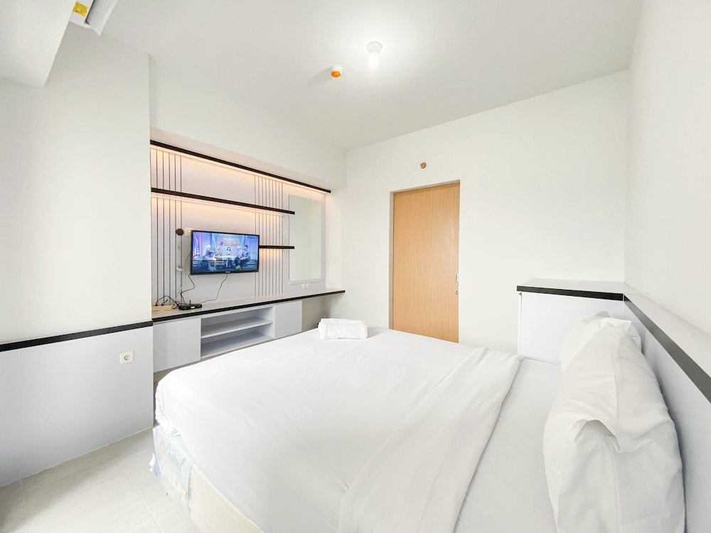 Homey And Cozy Studio Apartment At The Alton