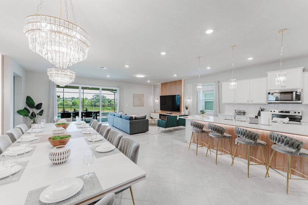 Stunning 8BR Pool Gameroom Minutes to Disney