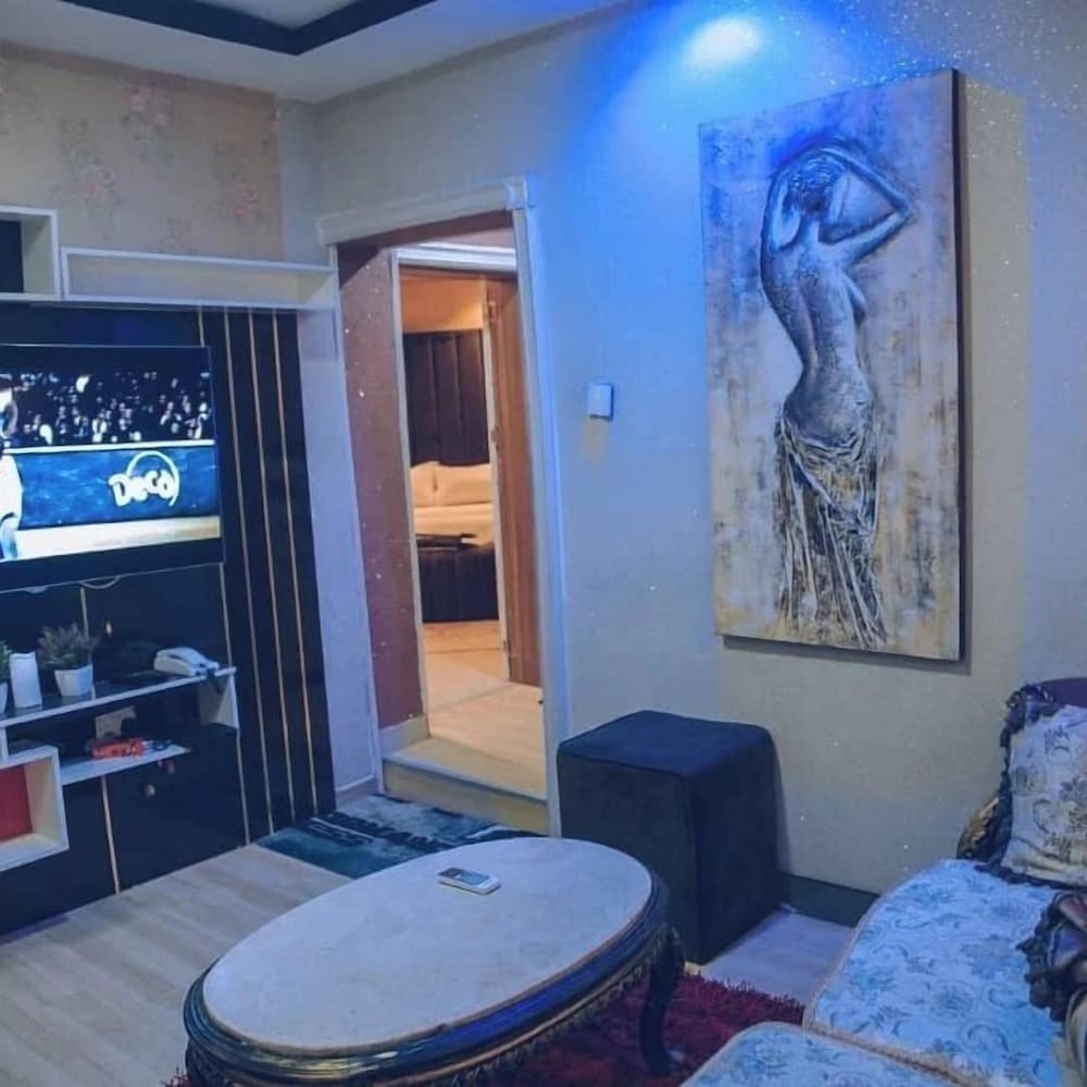 Marcliff Apartments