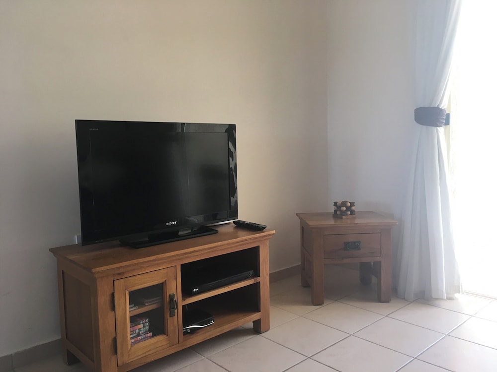 Apartment-paphos-poolside-near Amenities-discounts