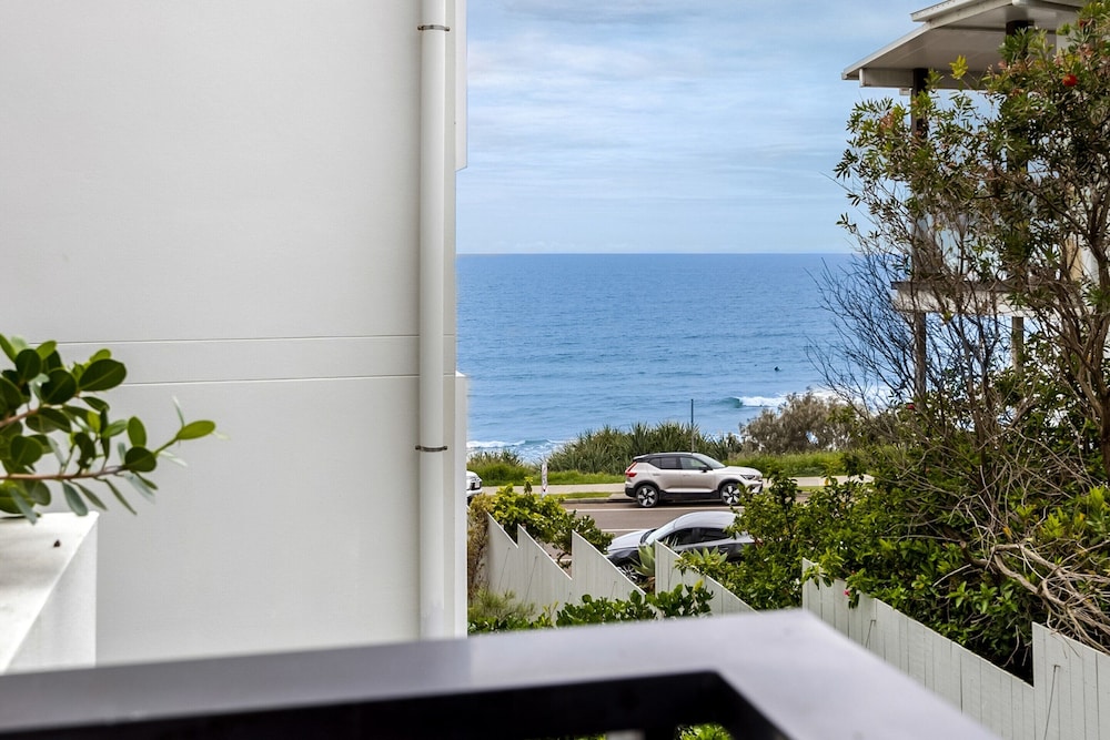 Coastal Bliss: 3-bedroom Retreat With Pool