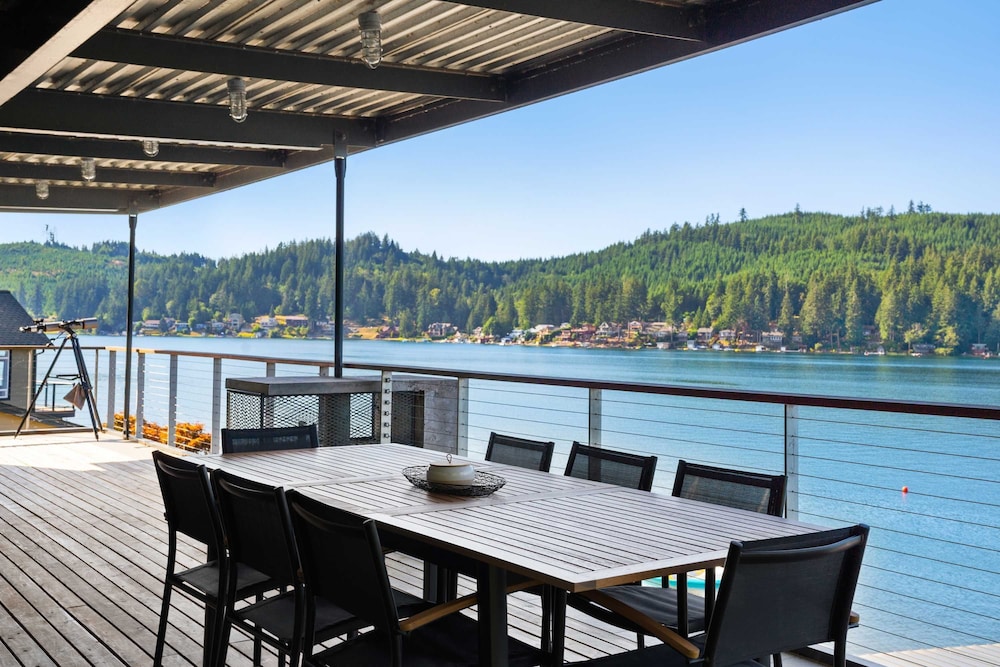 Lakefront Luxury Stunning Views Dock Hot Tub