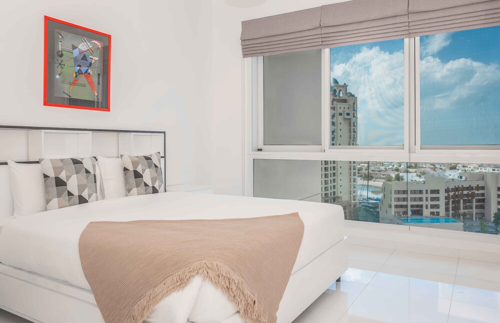 Spacious 2BR Marina Residence 4