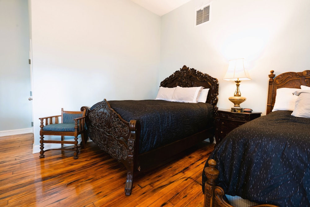 Oak Tree Hotel