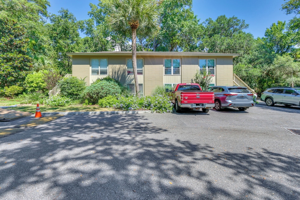 Pool Access, Walk to Beach: Hilton Head Haven!
