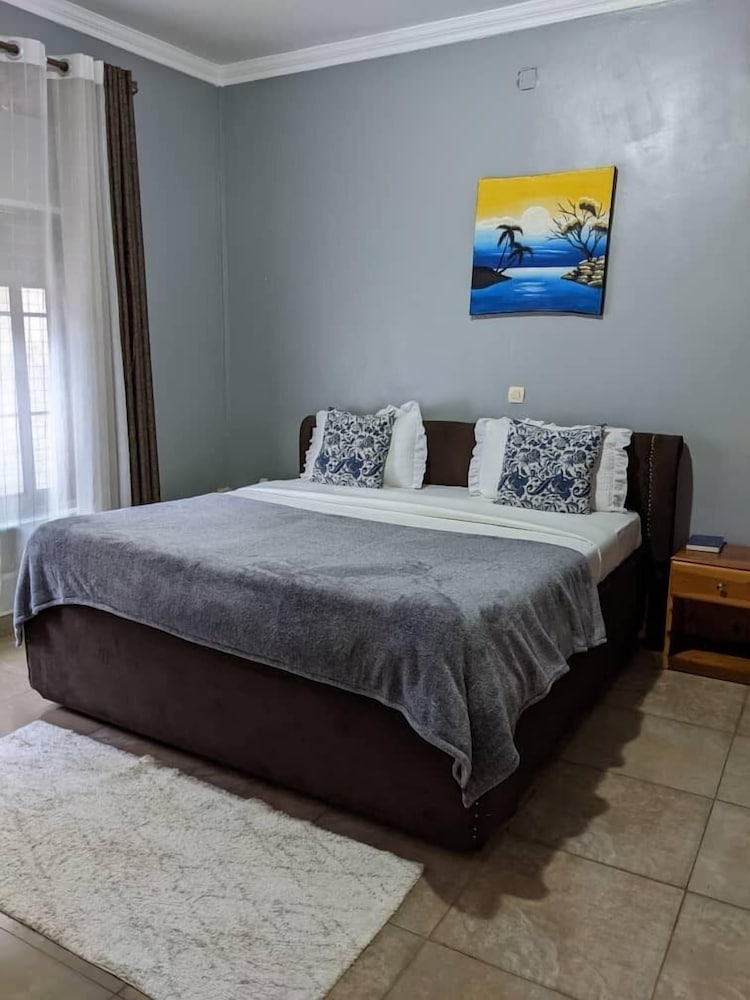 SILVER UMUBANO LIGHT RESIDENCE