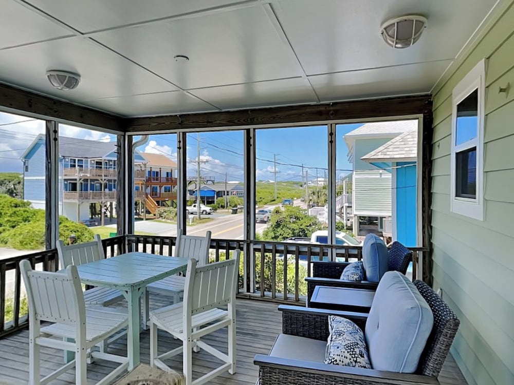 Livin' the Ruff Life by Topsail Realty