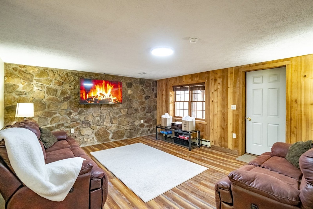 Sam`s Cabin view 3